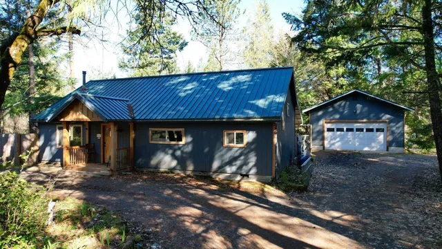 1760 Mill Creek Dr, Prospect, OR 97536