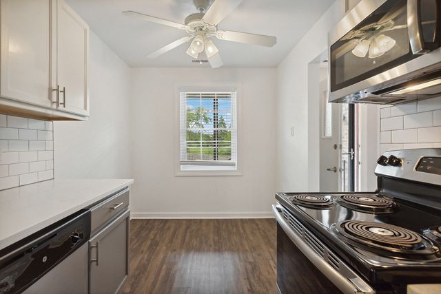 301 W  59th St #305-12, Hinsdale, IL 60521