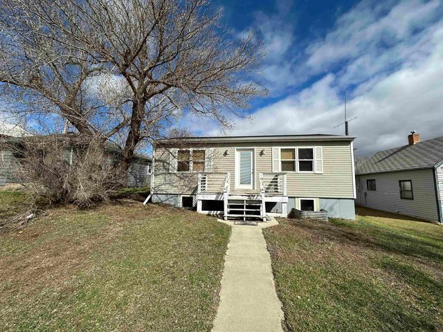117 1st Ave SE, Kenmare, ND 58746