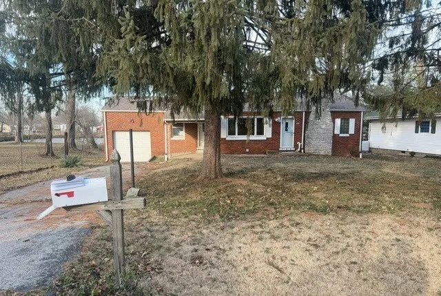 425 S  47th St, Belleville, IL 62226