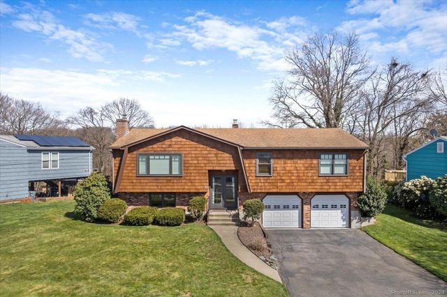 15 Riverview Ter, West Haven, CT 06516