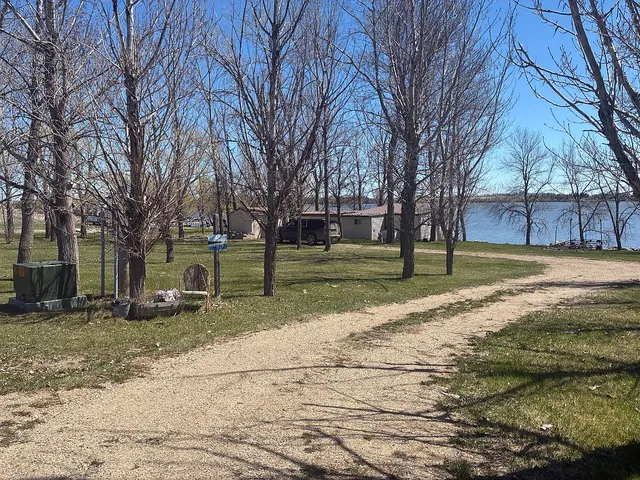4448 N  Lake Shore Dr, Ashley, ND 58413