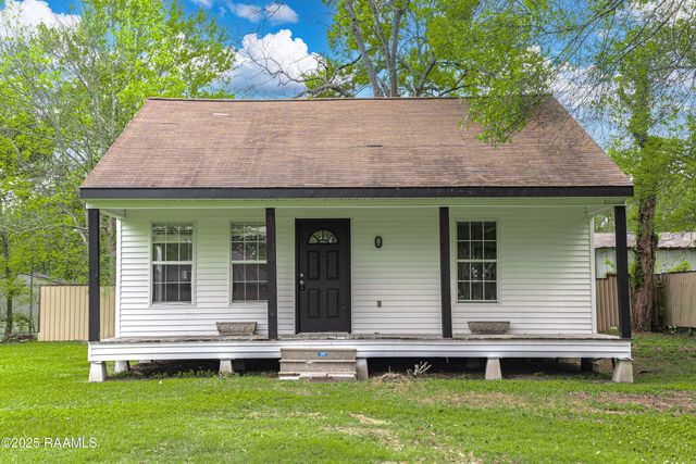 916 S  Main St, Breaux Bridge, LA 70517