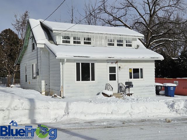 121 Superior St, Omro, WI 54963