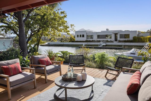 84 Sea Way, San Rafael, CA 94901