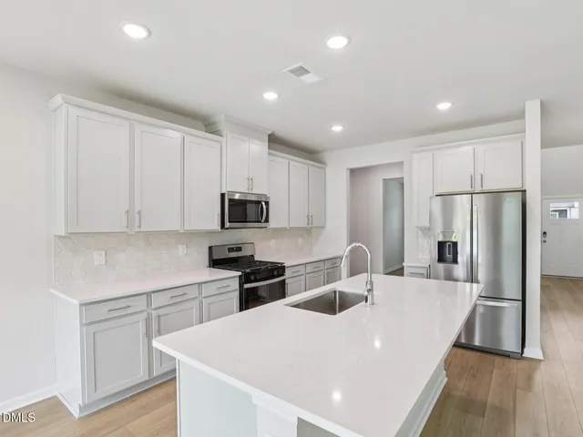 180 Thistle Patch Pl, Angier, NC 27501