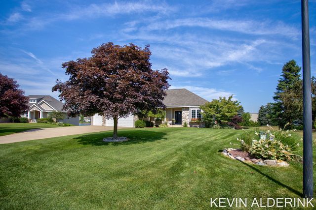 9325 Garden View Dr, Zeeland, MI 49464