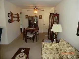 1365 Zurich Dr, Florissant, MO 63031