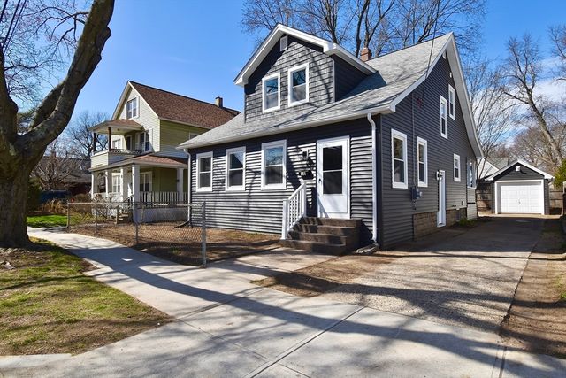 18 Stuyvesant St, Springfield, MA 01104