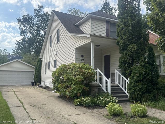 907 Lockwood Rd, Royal Oak, MI 48067