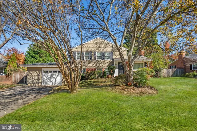 1022 Croton Dr, Alexandria, VA 22308
