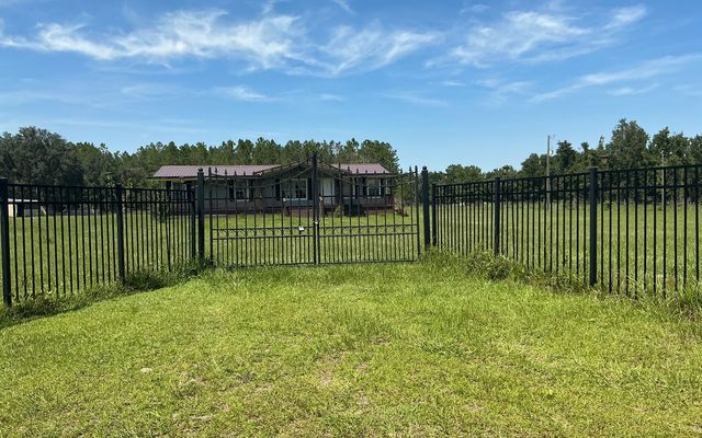631 SW Marigold Pl, Fort White, FL 32038
