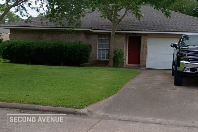 5010 Carmona Ln, Pearland, TX 77584