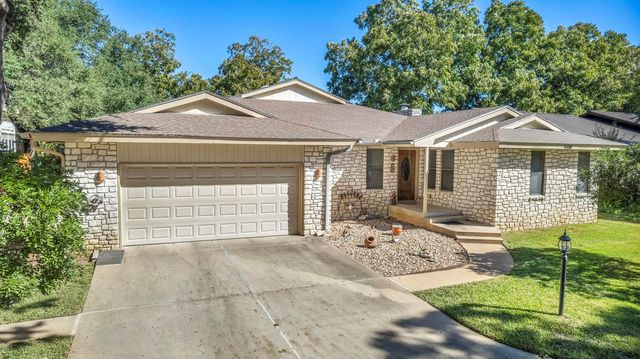 350 Columbine Circle, Meadowlakes, TX 78654