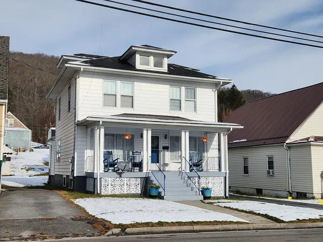 2048 Virginia Ave, Bluefield, VA 24605