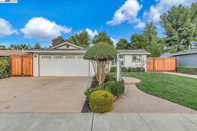 1077 Kolln St, Pleasanton, CA 94566