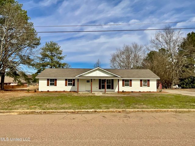 1115 5th St SE, Magee, MS 39111