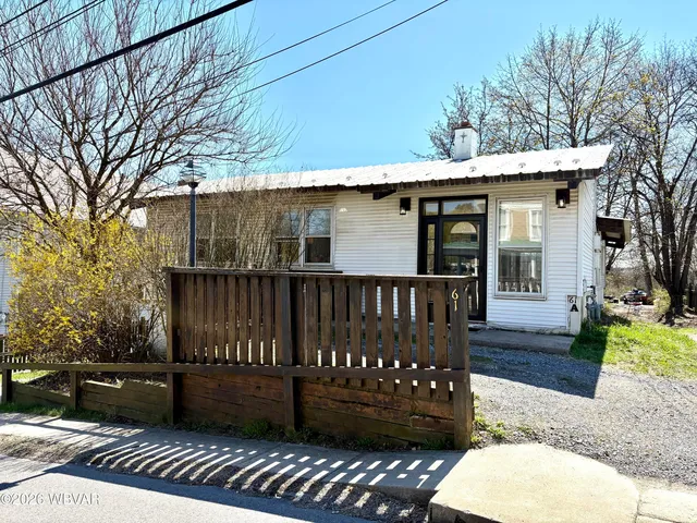 61 W  Houston Ave, Montgomery, PA 17752