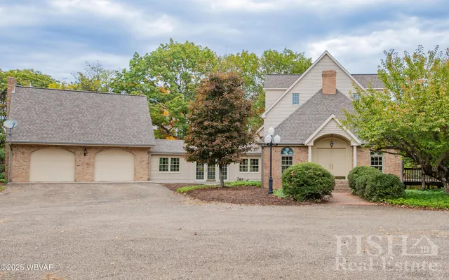 1281 Windfield Dr, Williamsport, PA 17701