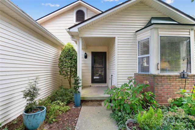 129 Exeter Ct, Hendersonville, NC 28791