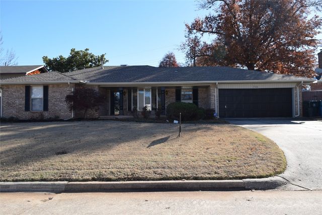 216 Randall Dr, Midwest City, OK 73110