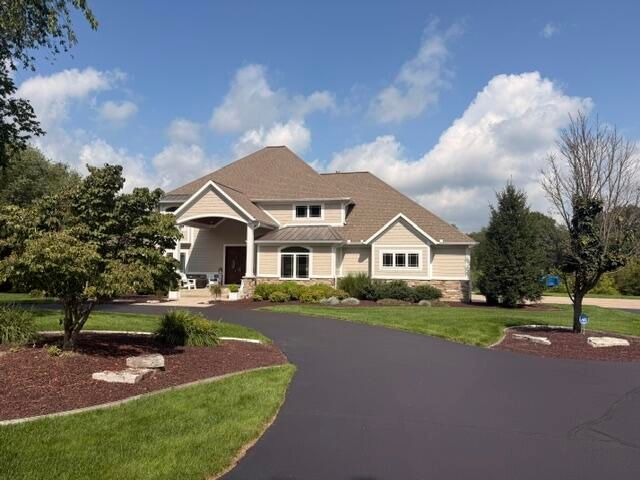 4545 Stonegate Ridge Ct NE, Ada, MI 49301