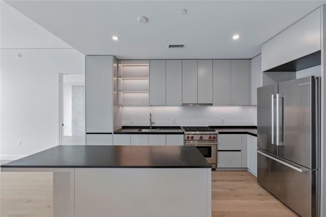 610 Davis St #3104, Austin, TX 78701