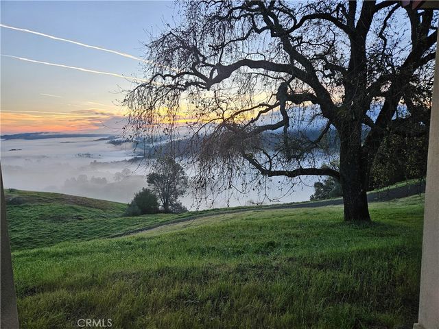 1115 Cypress Mountain Dr, Adelaide, CA 93446