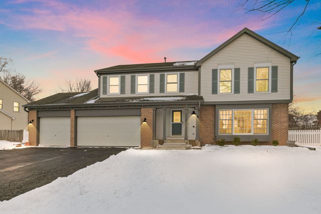 325 Stonegate Rd, Algonquin, IL 60102