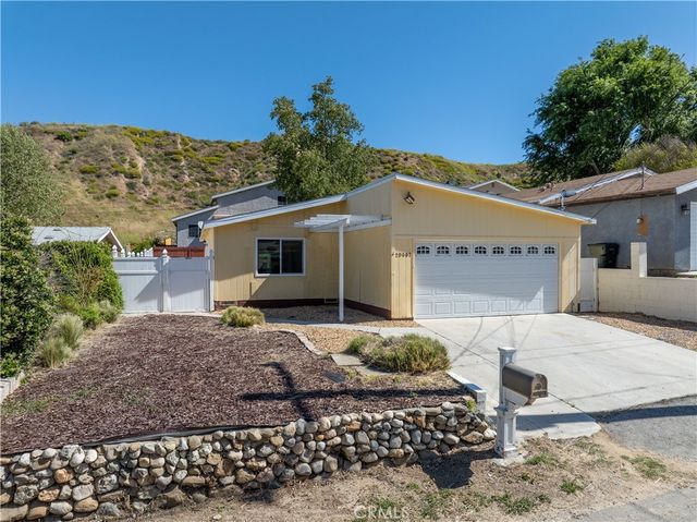 29667 Cromwell Ave, Val Verde, CA 91384