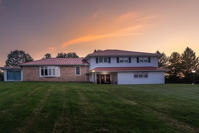 132 Crockett Dr, Tazewell, VA 24651