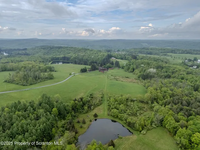 105 Grimms Rd, Honesdale, PA 18431