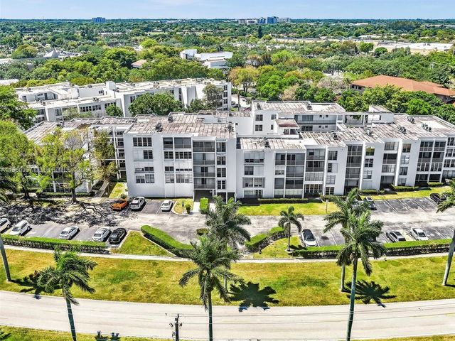 6921 Cypress Rd #17, Plantation, FL 33317