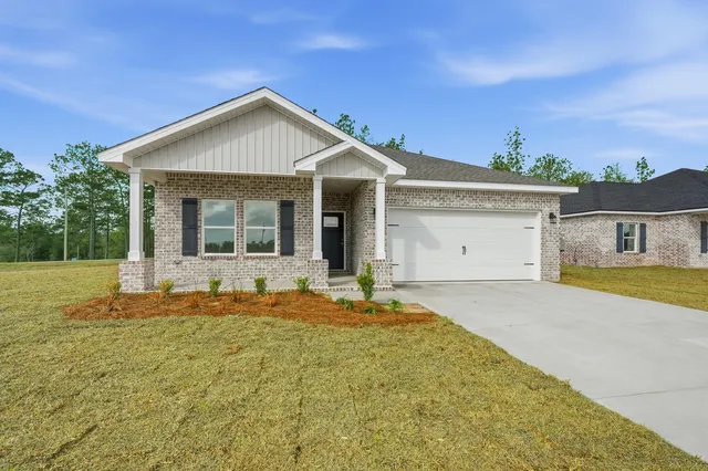 61 Spooner St, Defuniak Springs, FL 32433