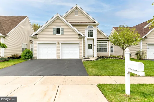 104 Tunicflower Ln, West Windsor, NJ 08550