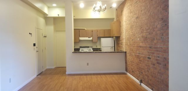 196 Crown St #2H, New Haven, CT 06510