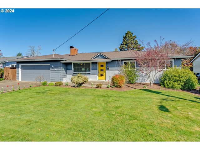 221 NW 22nd St, McMinnville, OR 97128