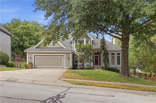 5512 Meadow Lk, Kansas City, MO 64152