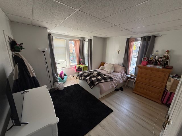 1 Clinton St #1, Newton, MA 02458