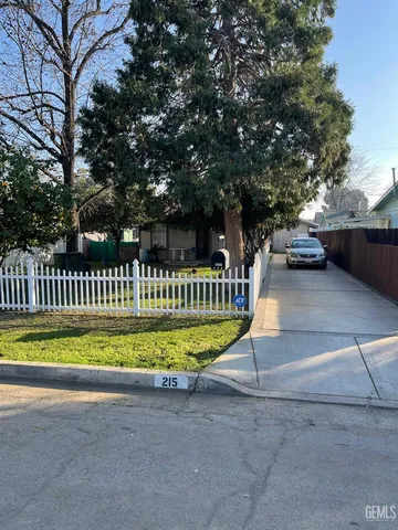 215 Harding Ave, Bakersfield, CA 93308