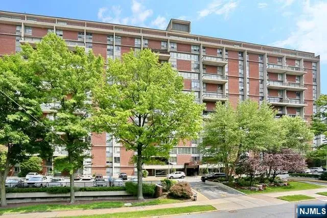 3 Horizon Rd #815, Fort Lee, NJ 07024