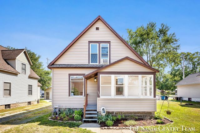 1308 Fulton Ave, Grand Haven, MI 49417