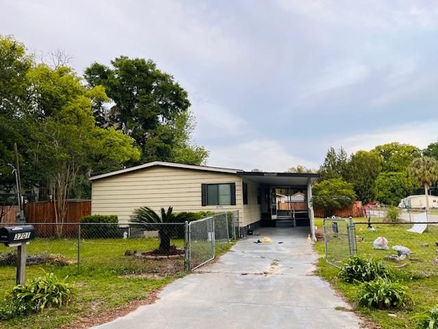 Address Not Disclosed, Silver Springs, FL 34488