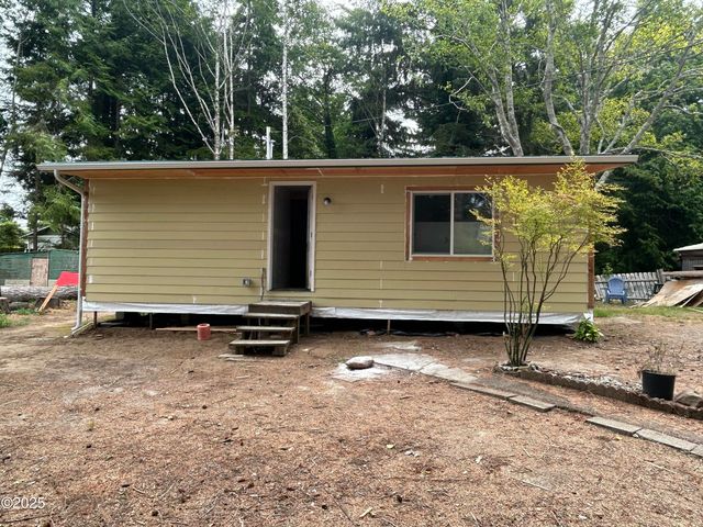 1445 S  Crestline Dr, Waldport, OR 97394