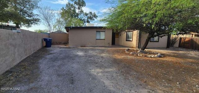6932 E  39th St, Tucson, AZ 85730