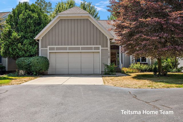18139 Lost Creek Ln, Spring Lake, MI 49456