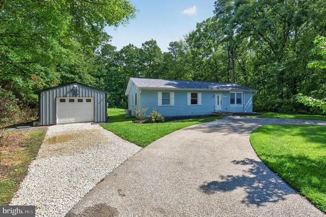 27 Grasmur Ct, Berlin, NJ 08009