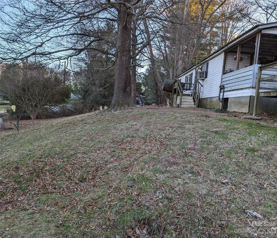 637 Clearview Dr, Hendersonville, NC 28792