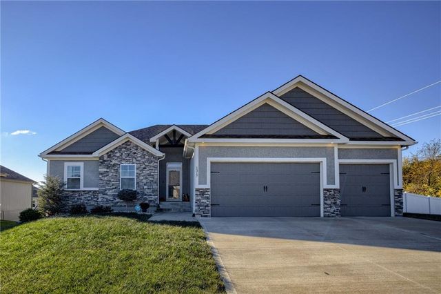 1317 NW Lindenwood Dr, Grain Valley, MO 64029