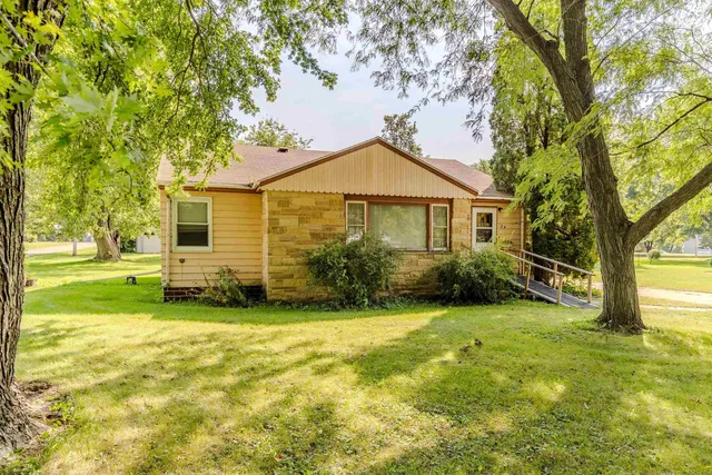124 Proper St N, Harris, IA 51345
